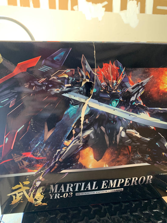 Emperor Series YR-03 Martial Emperor 1/100 Scale Model Kit (Damaged Box 15% OFF)