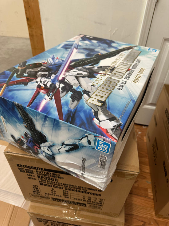 (DAMAGE BOX 40% OFF) PG 1/60 Perfect Strike Gundam