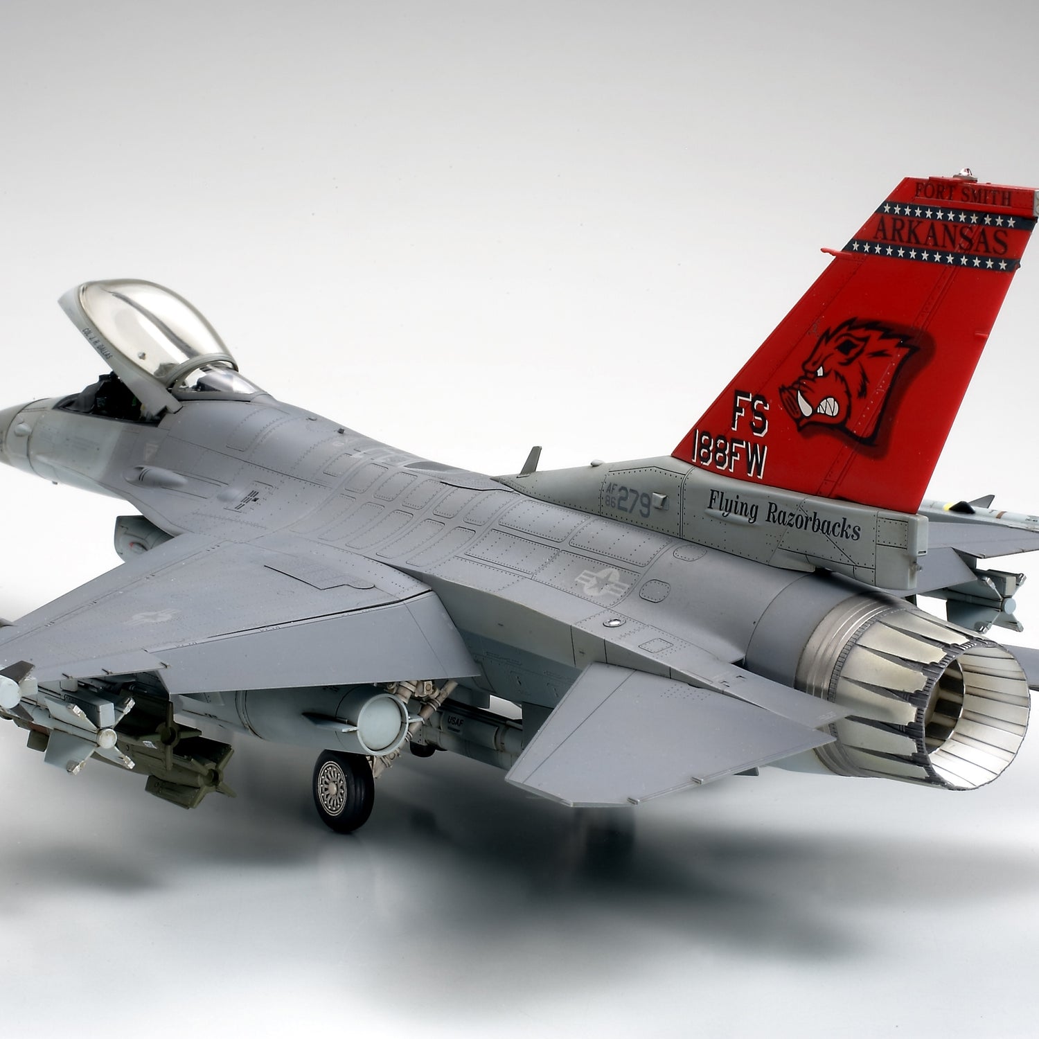 Tamiya 1/48 Lockheed F-16CJ Fighting Falcon