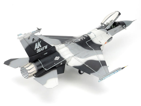 TAMIYA F-16C/N Agressor/Adversary 1:48